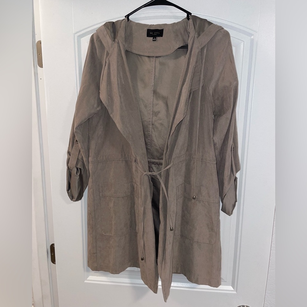 Women’s trenchcoat